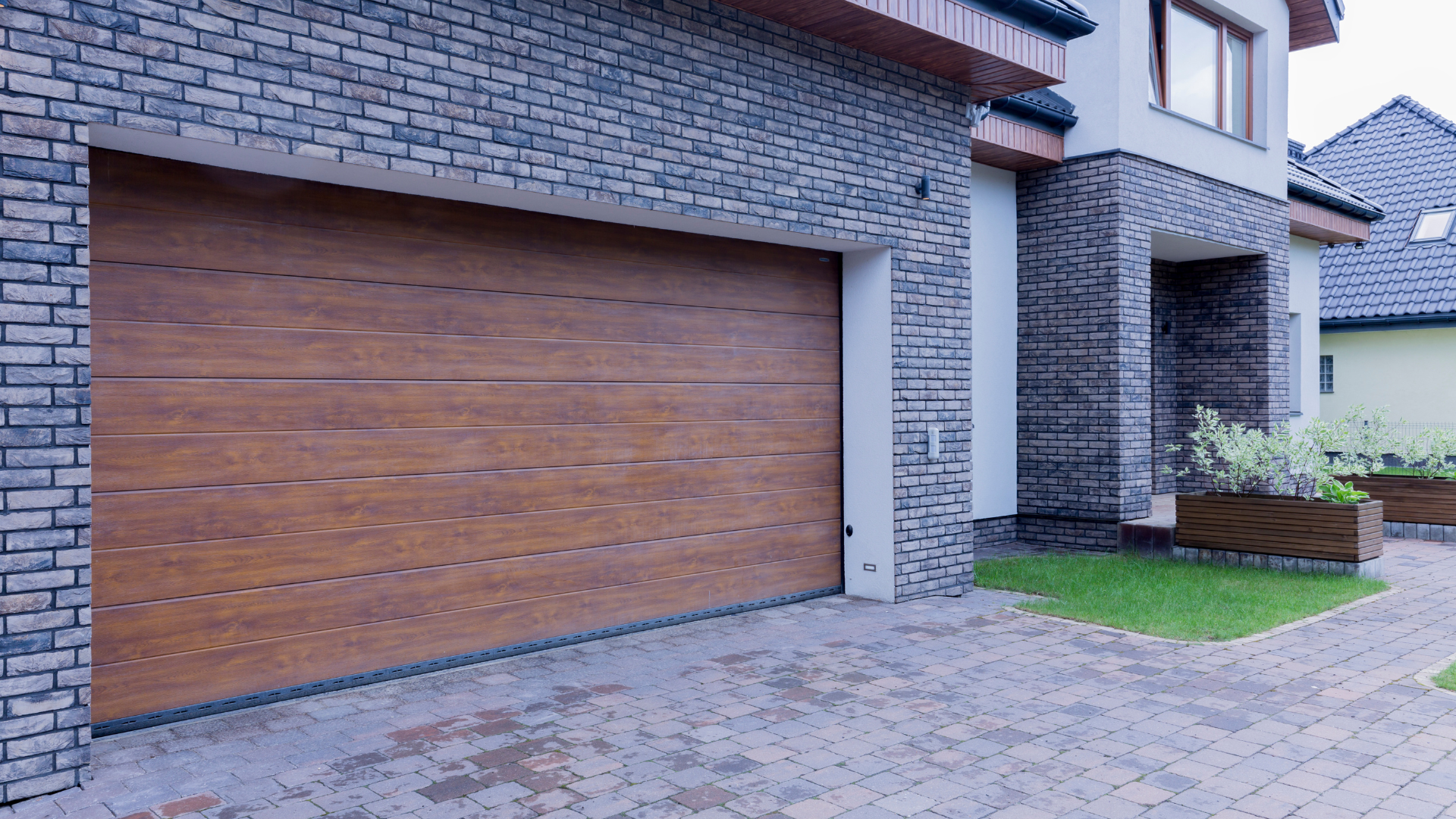 You are currently viewing 6 Garage Door Lighting Ideas