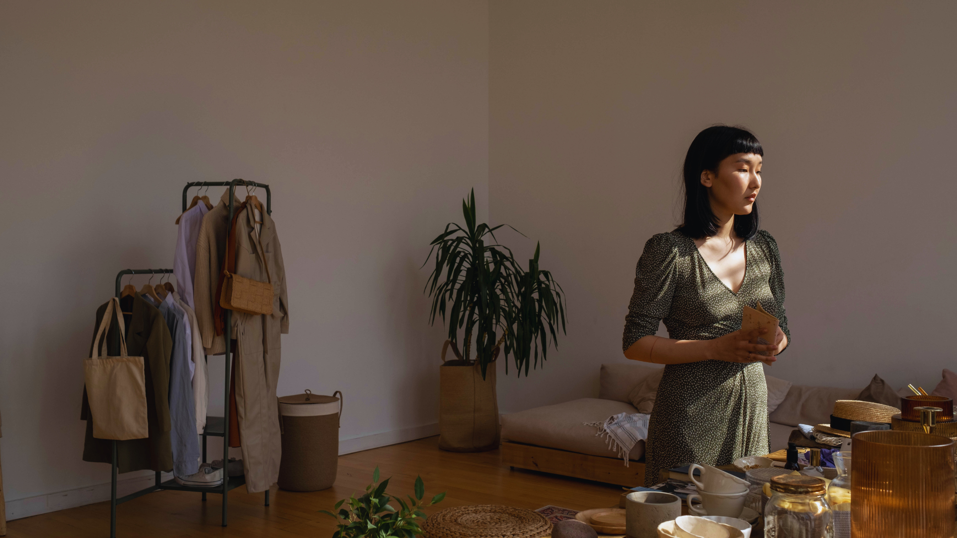 You are currently viewing Importance of Decluttering: Enhancing Your Space and Well-Being