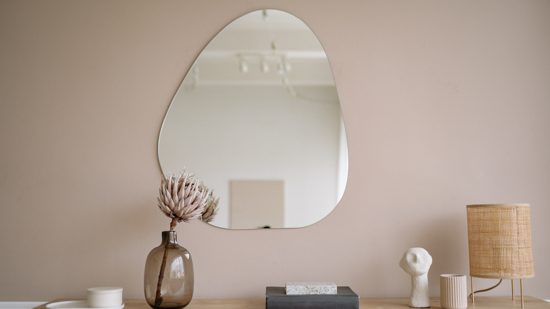 You are currently viewing How to Use Mirrors to Enhance Interior Design: Tips for Creating Space and Light